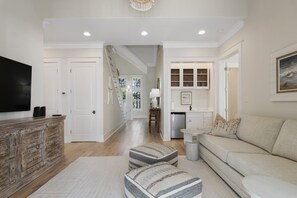 Smart TV, fireplace - Private Pool and Sitting Spa! 5 Adult Bikes! (Santa Rosa Beach)