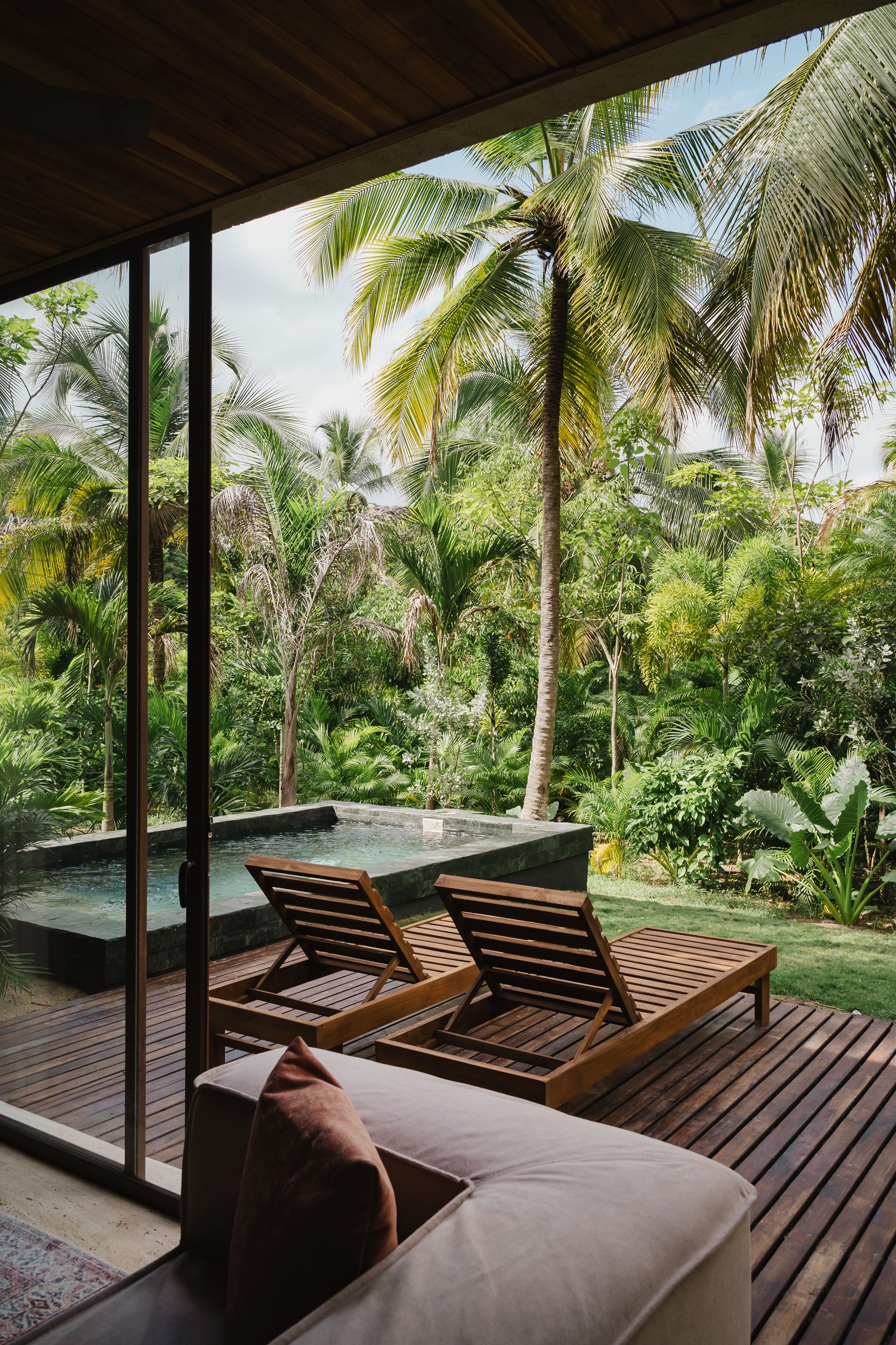 Biệt thự Superior (100) | Khu phòng khách | TV màn hình phẳng 