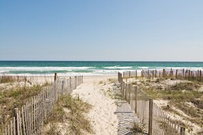 Beach - Blondie East, Oceanfront Duplex in Emerald Isle, NC! (Emerald Isle)