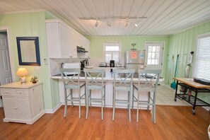 Réfrigérateur, micro-ondes, four, lave-vaisselle