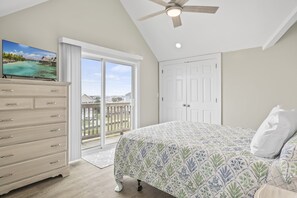 5 bedrooms, iron/ironing board, WiFi - Beach Music II, Oceanfront House in Atlantic Beach, NC! (Atlantic Beach)