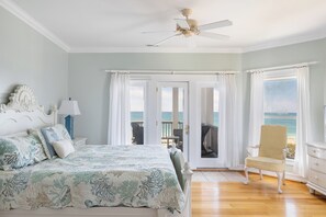 6 bedrooms, WiFi - Bliss By The Beach, Oceanfront House in Emerald Isle, NC! (Emerald Isle)