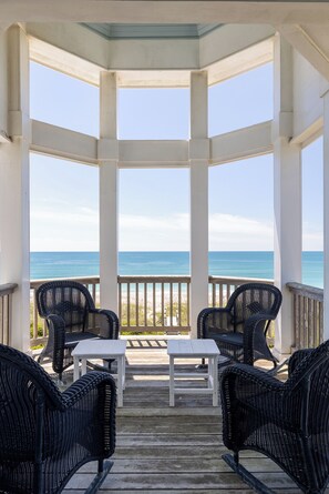 Property grounds - Bliss By The Beach, Oceanfront House in Emerald Isle, NC! (Emerald Isle)