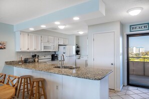 Refrigerador, microondas, horno, lavavajillas