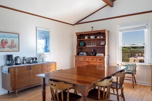 Dining - The Griffin House, Almost Oceanfront House with Beach Access across the street! (Pine Knoll Shores)