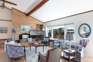 Smart TV - The Griffin House, Almost Oceanfront House in Pine Knoll Shores, NC! (Pine Knoll Shores)