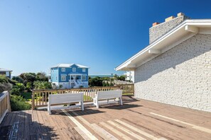 Terrace/patio - The Griffin House, Almost Oceanfront House in Pine Knoll Shores, NC! (Pine Knoll Shores)