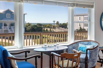 The Griffin House, Almost Oceanfront House with Beach Access across the street!