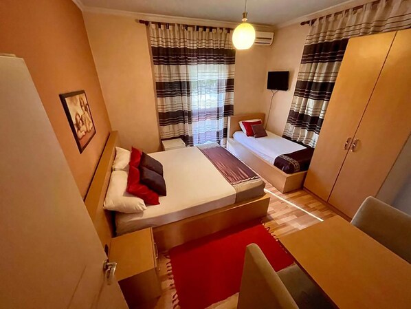 Double Room | Bed sheets - Algo Hotel (Tirana)