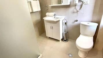 Shower, bidet, towels