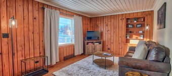 Griffin's Sleek Pine Hideaway