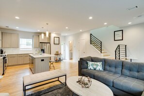 Smart TV - The Myrtle - Walkable to Five Points & Titans Stadium (Nashville)