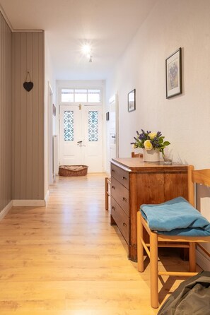 Interior - Unter Parkbäumen mit Kamin, Eingezäuntem Garten und Sauna: Unsere Alte Meierei Gut Priesholz (Rabenholz)