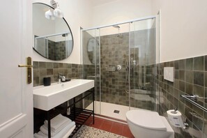 Dusche, Haartrockner, Bidet