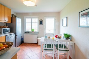 Kühlschrank, Mikrowelle, Ofen, Geschirrspüler