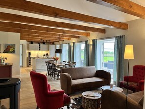 TV, table football, ping pong, books - Luxus-ökohaus mit Kamin, Sauna, Eingezäuntem Garten (Rabenholz)