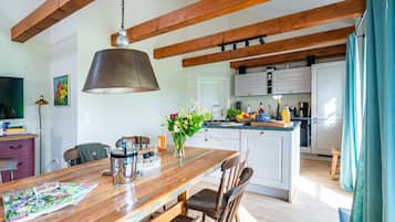 Kaffetrakter/tekoker, kjøleskap, ovn og oppvaskmaskin