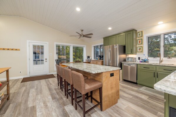 Fridge, microwave, oven, stovetop - The Tree House | Spectacular Water Views | Freshly Renovated (Bracey)