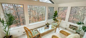 Relaxing & Rejuvenating Retreat w/Hot tub, Pool, Sauna, & Games for family+pets