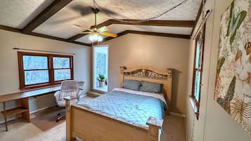 4 bedrooms, iron/ironing board, free WiFi, bed sheets