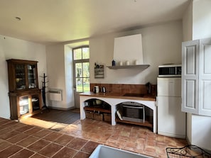 Fridge, microwave, oven, stovetop - Pavillon de Villefrancou (Val-de-Dagne)