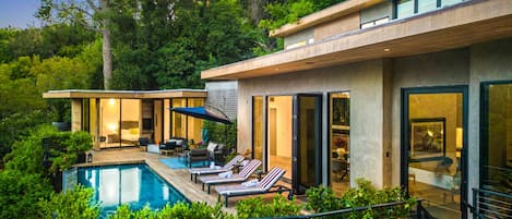 Outdoor pool, pool umbrellas, sun loungers
