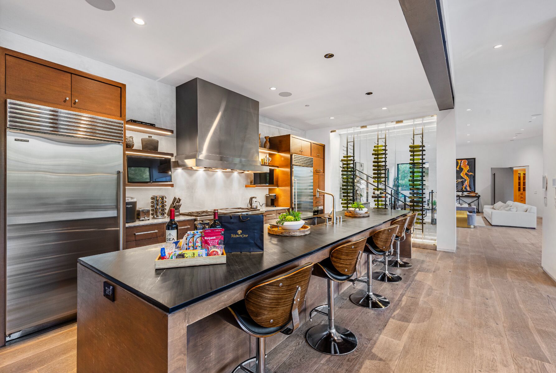 奢华独立别墅, 多张床, 使用泳池, 泳池景观 (Beverly Glen Hillside Haven) | 私人厨房 | 冰箱、微波炉、烤箱、炉灶