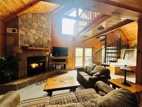 Una Smart TV, una chimenea