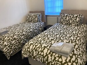 4 chambres, fer et planche à repasser, Wi-Fi, literie fournie