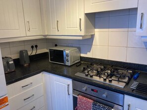 Køleskab, mikrobølgeovn