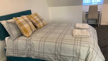 4 bedrooms, iron/ironing board, WiFi, bed sheets