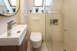 Bathroom - Design 1BDR Loft near Kvaternik Square (Zagreb)