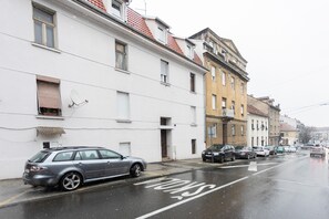 Exterior - Design 1BDR Loft near Kvaternik Square (Zagreb)