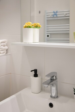 Bathroom - Modern and Bright studio in City Center (Zagreb)