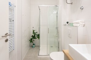 Bathroom - Modern and Bright studio in City Center (Zagreb)