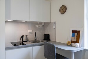 Private kitchen - Modern and Bright studio in City Center (Zagreb)