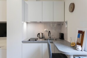 Private kitchen - Modern and Bright studio in City Center (Zagreb)