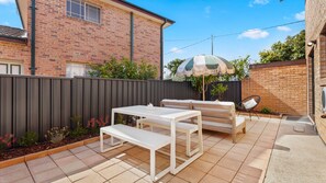 Outdoor dining - Samos by Experience Jervis Bay (Huskisson)