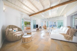 Caja de seguridad en la habitación y decoración personalizada 