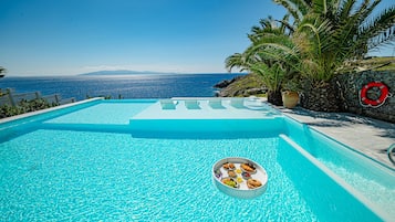 Deluxe-huvila, yksityinen uima-allas, merinäköala | Tallelokero huoneessa, yksilöllisesti sisustettu