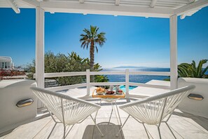 Deluxe villa, privézwembad, uitzicht op zee | Een kluis op de kamer, individueel gedecoreerd, individueel gemeubileerd