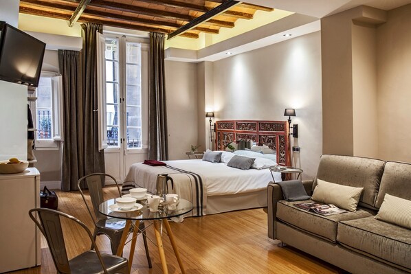 Iron/ironing board, WiFi, bed sheets - BeBarceloner Born Studios (Barcelona)