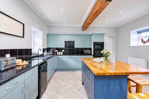 Fridge, microwave, oven, dishwasher - Finest Retreats | South Barn (Winestead)