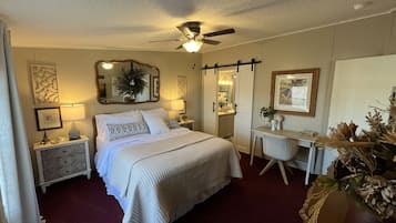 3 bedrooms, desk, iron/ironing board, free WiFi