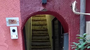 A staircase leading to a door with a sign above it. - Maritè Apartment (Naples)