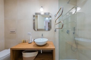 Sèche-cheveux, serviettes fournies