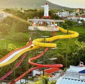 3 piscinas al aire libre, una piscina climatizada