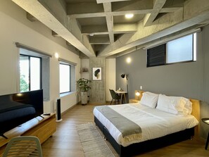 Apartment (502) | Premium bedding, iron/ironing board, free WiFi, bed sheets - Hojarasca by Wynwood House  (Medellín)