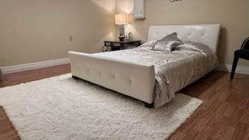 3 bedrooms, iron/ironing board, WiFi, bed sheets