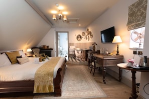 1 bedroom, hypo-allergenic bedding, iron/ironing board, free WiFi